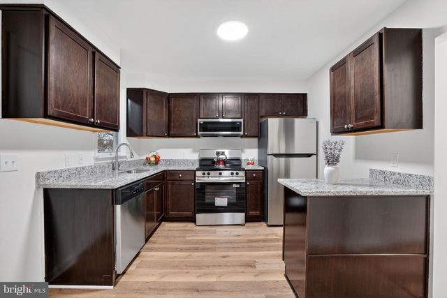 318 HOLY CROSS RD, Baltimore, MD 21225