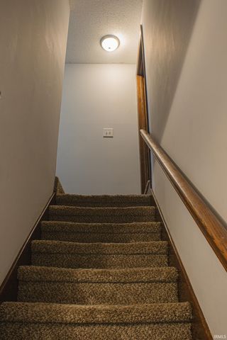 2712 Rolling Meadows Lane, New Haven, IN 46774