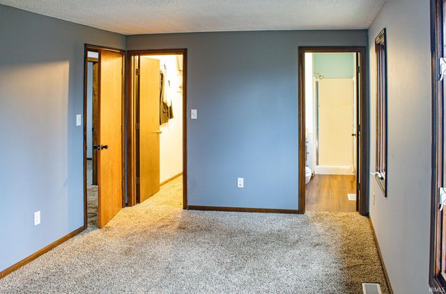 2712 Rolling Meadows Lane, New Haven, IN 46774