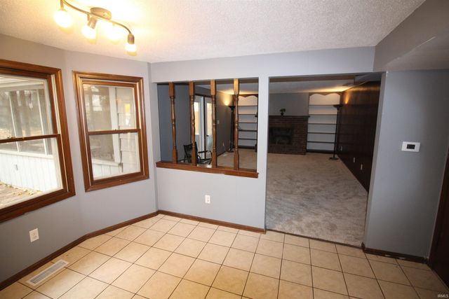 2712 Rolling Meadows Lane, New Haven, IN 46774