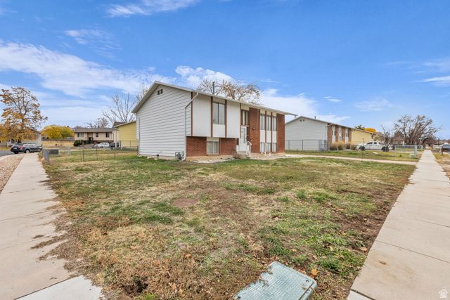 1118 N 575 W, Clinton, UT 84015