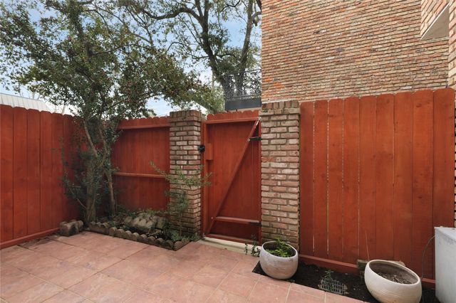 7929 Woodway Drive 4, Houston, TX 77063