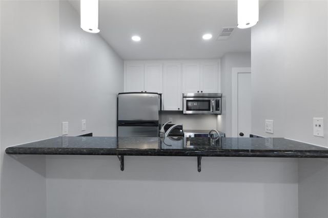 7929 Woodway Drive 4, Houston, TX 77063