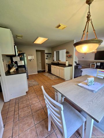 419 Clover, San Antonio, TX 78245