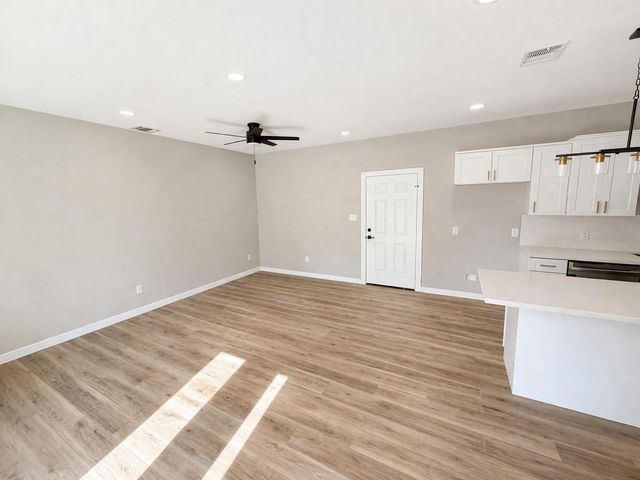 1422 W Willis Street B, Alvin, TX 77511