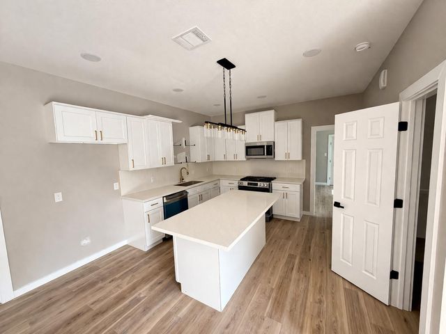 1422 W Willis Street B, Alvin, TX 77511