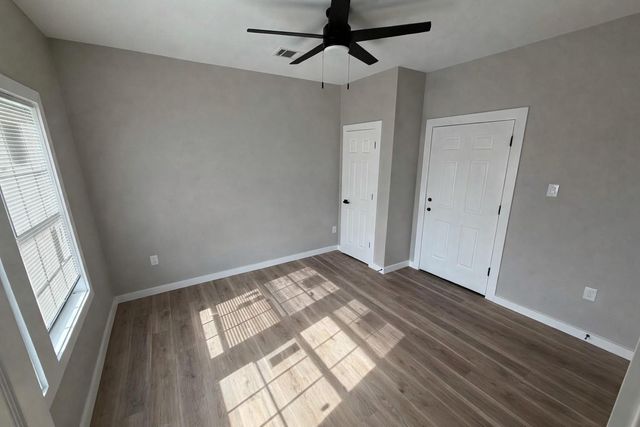 1422 W Willis Street B, Alvin, TX 77511