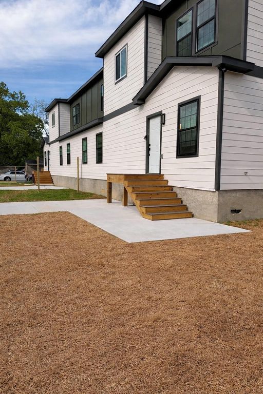 1422 W Willis Street B, Alvin, TX 77511