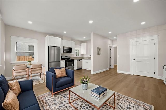 1822 E 2nd 11, Long Beach, CA 90802