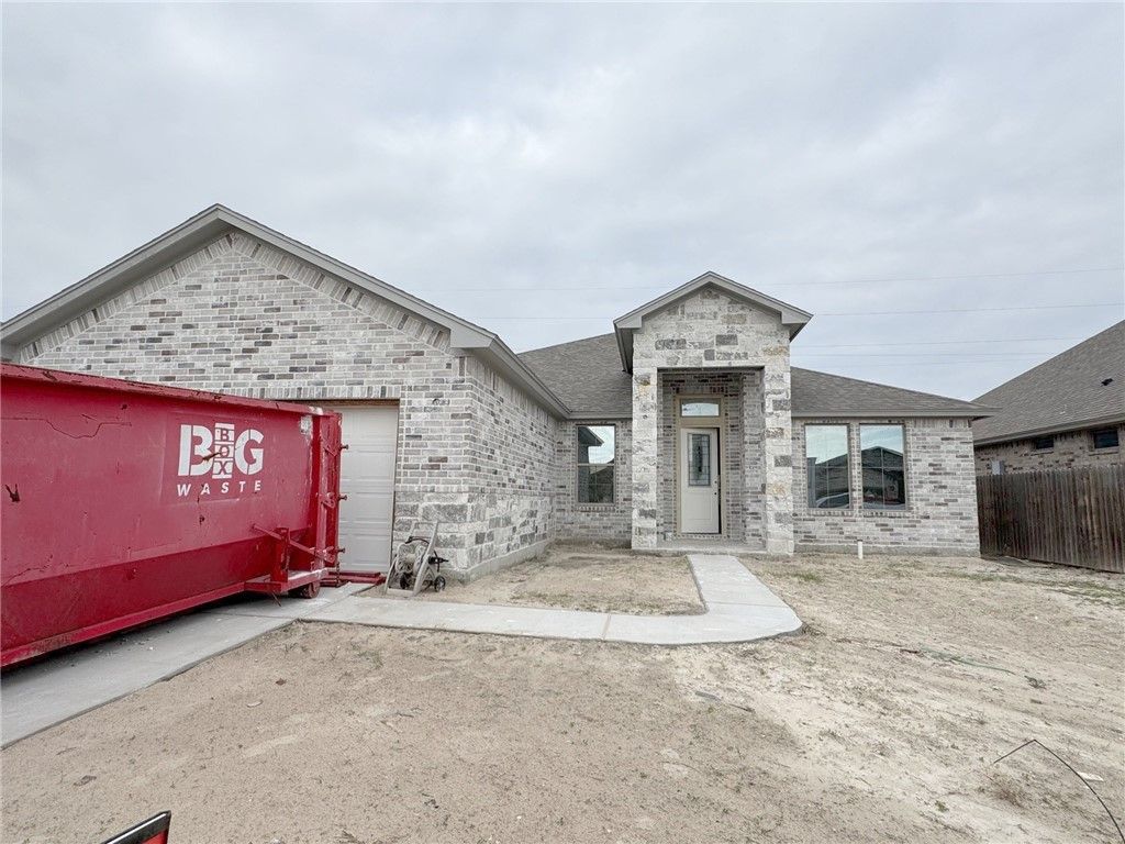 2405 Blessed St, Corpus Christi, TX 78418