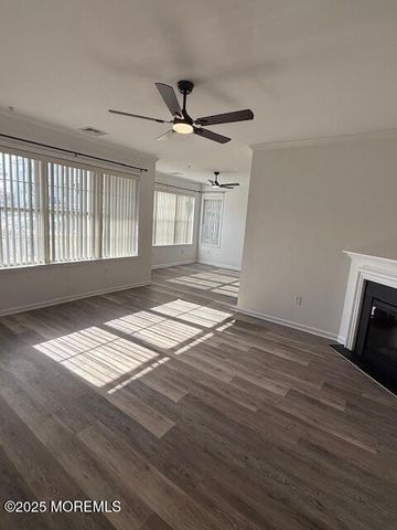 211 Mill Pond Way 25, Eatontown, NJ 07724