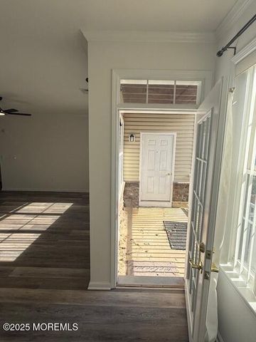 211 Mill Pond Way 25, Eatontown, NJ 07724