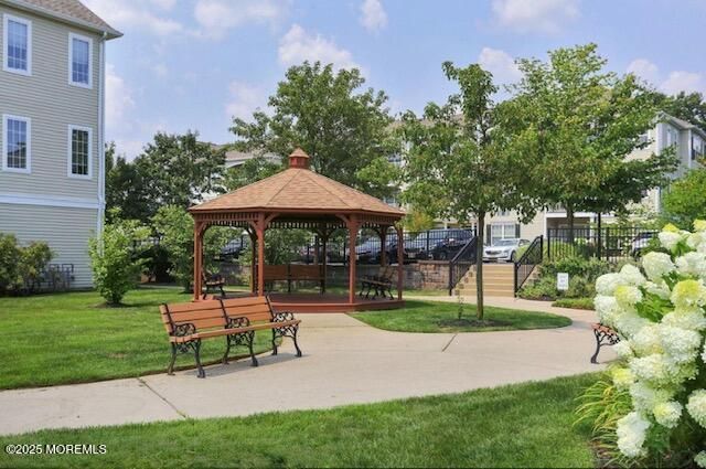 211 Mill Pond Way 25, Eatontown, NJ 07724