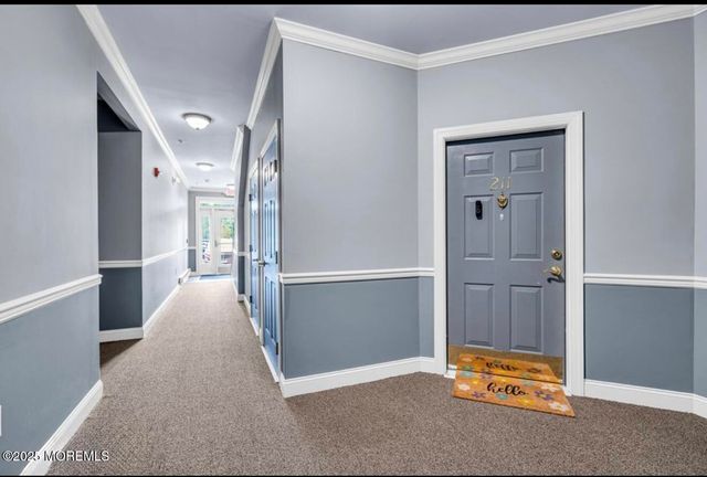 211 Mill Pond Way 25, Eatontown, NJ 07724