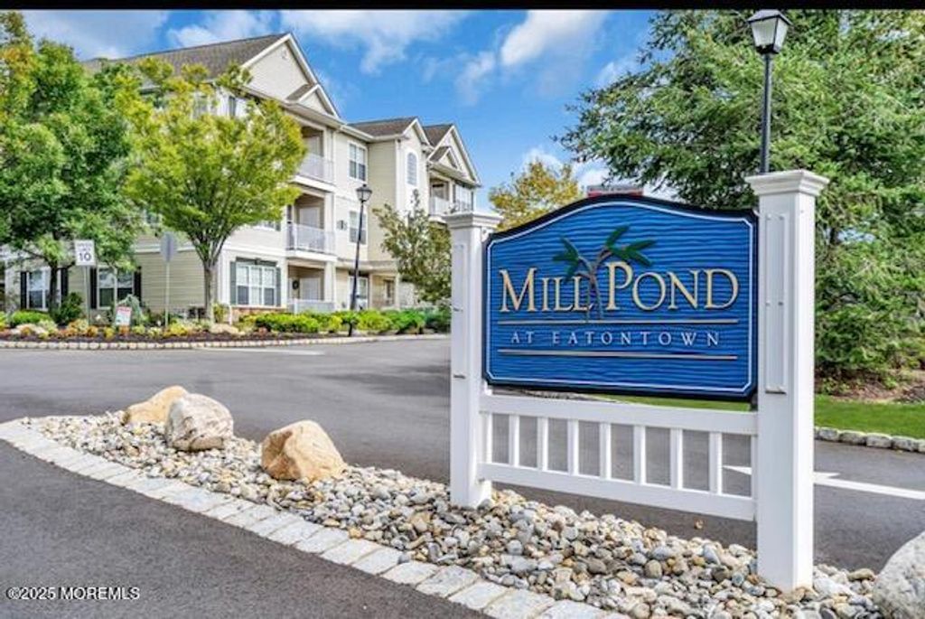 211 Mill Pond Way 25, Eatontown, NJ 07724