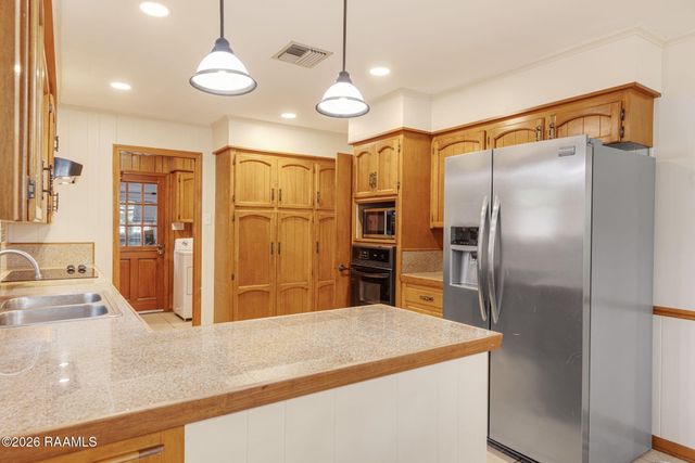 204 Larchwood Drive, Lafayette, LA 70503