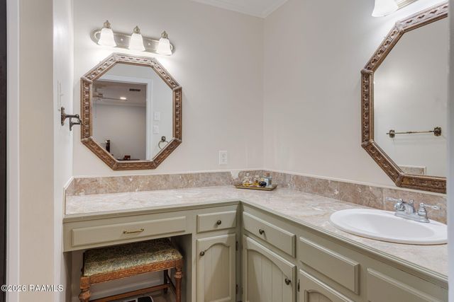 204 Larchwood Drive, Lafayette, LA 70503