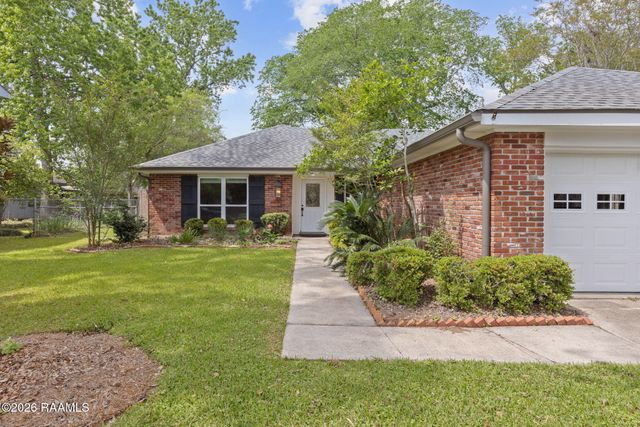 204 Larchwood Drive, Lafayette, LA 70503