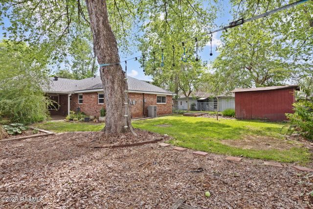204 Larchwood Drive, Lafayette, LA 70503