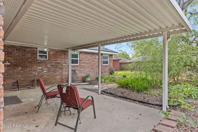 204 Larchwood Drive, Lafayette, LA 70503