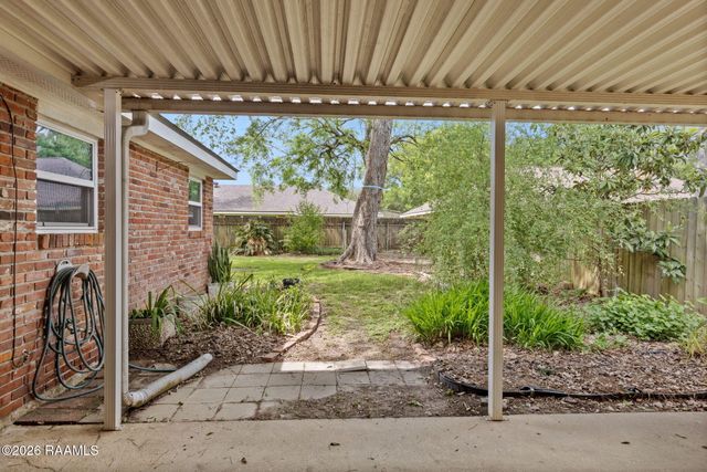 204 Larchwood Drive, Lafayette, LA 70503