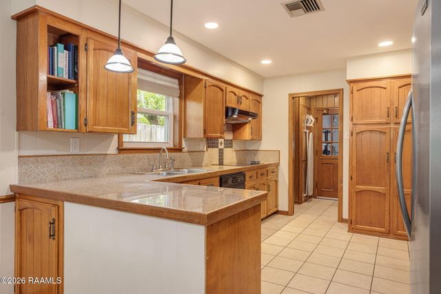 204 Larchwood Drive, Lafayette, LA 70503