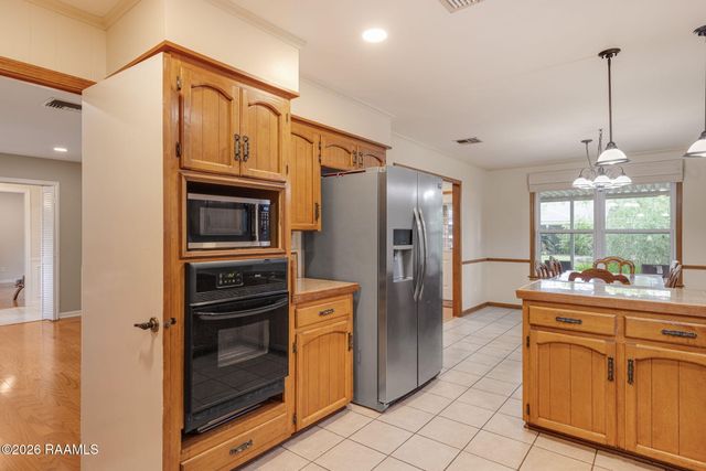 204 Larchwood Drive, Lafayette, LA 70503