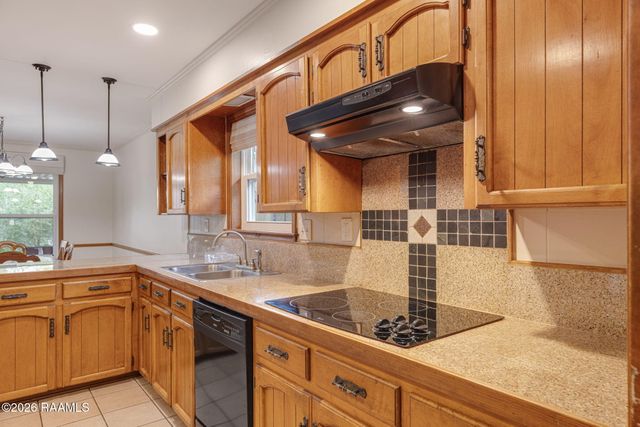 204 Larchwood Drive, Lafayette, LA 70503