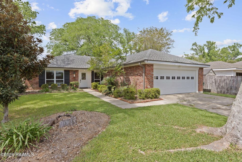 204 Larchwood Drive, Lafayette, LA 70503