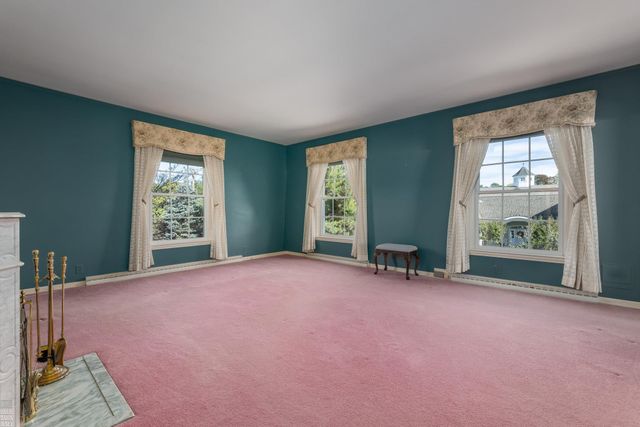 105 Lake Shore Road, Grosse Pointe Farms, MI 48236