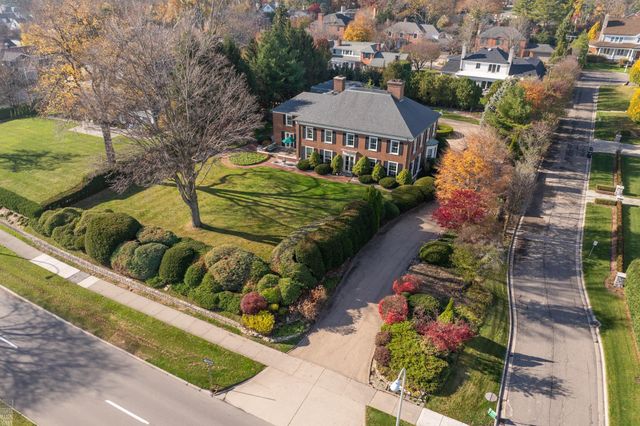 105 Lake Shore Road, Grosse Pointe Farms, MI 48236