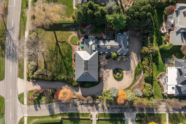 105 Lake Shore Road, Grosse Pointe Farms, MI 48236
