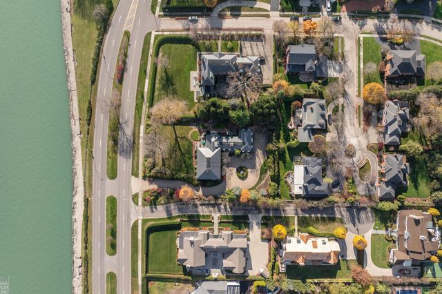 105 Lake Shore Road, Grosse Pointe Farms, MI 48236