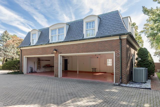 105 Lake Shore Road, Grosse Pointe Farms, MI 48236