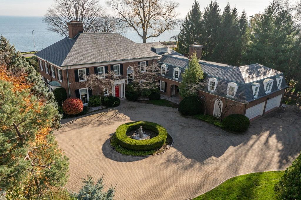 105 Lake Shore Road, Grosse Pointe Farms, MI 48236