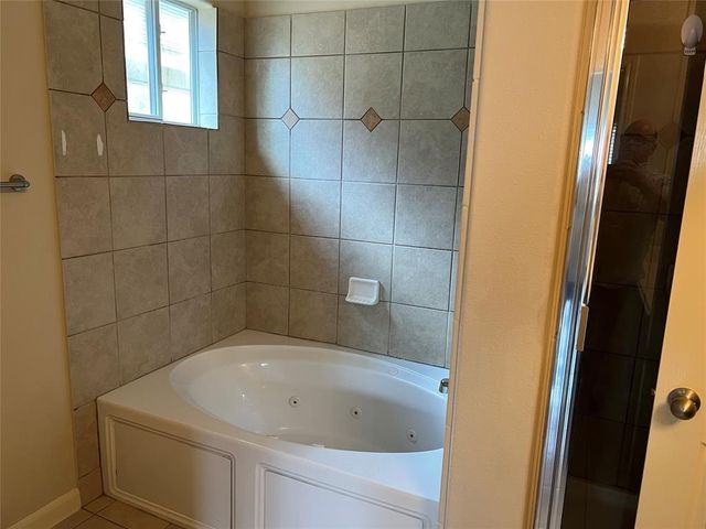 1720 Tornado, Houston, TX 77091