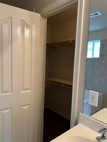 1720 Tornado, Houston, TX 77091