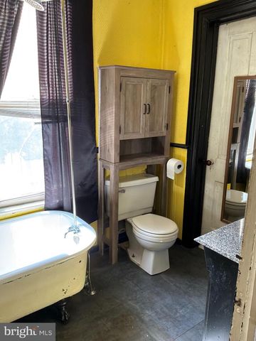 31 N FRANKLIN ST, Waynesboro, PA 17268