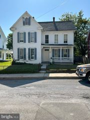 31 N FRANKLIN ST, Waynesboro, PA 17268