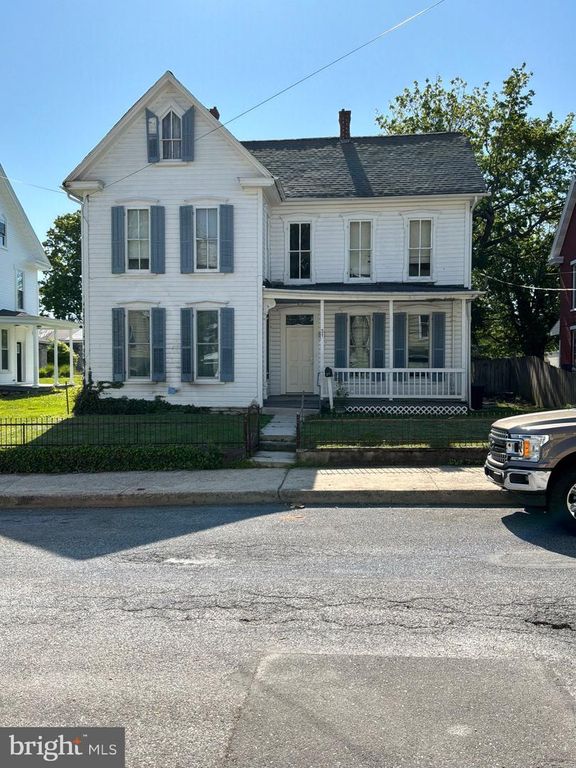 31 N FRANKLIN ST, Waynesboro, PA 17268