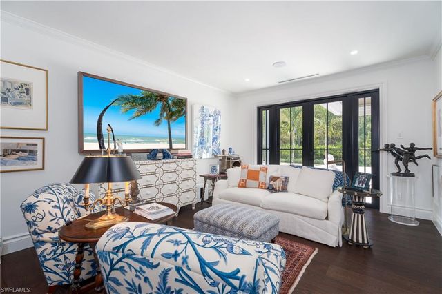 743 Saint Georges CT, Naples, FL 34110