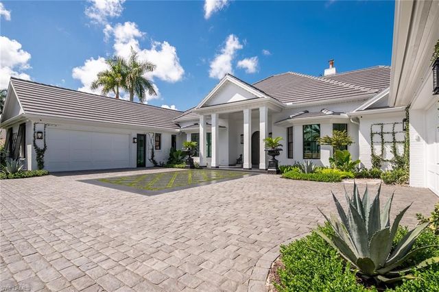 743 Saint Georges CT, Naples, FL 34110