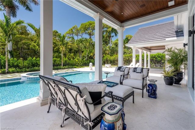 743 Saint Georges CT, Naples, FL 34110