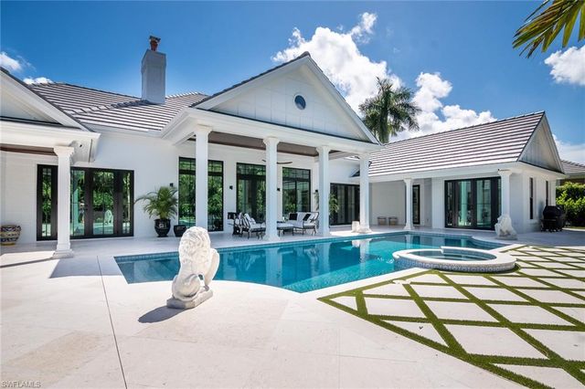 743 Saint Georges CT, Naples, FL 34110