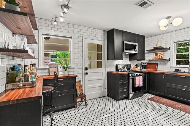 2477 Hunting Valley Drive, Decatur, GA 30033