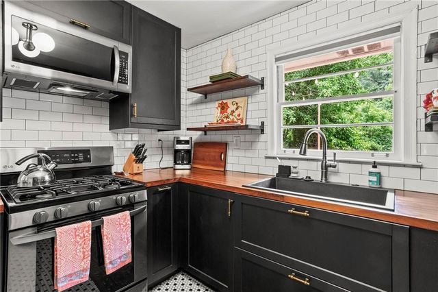 2477 Hunting Valley Drive, Decatur, GA 30033