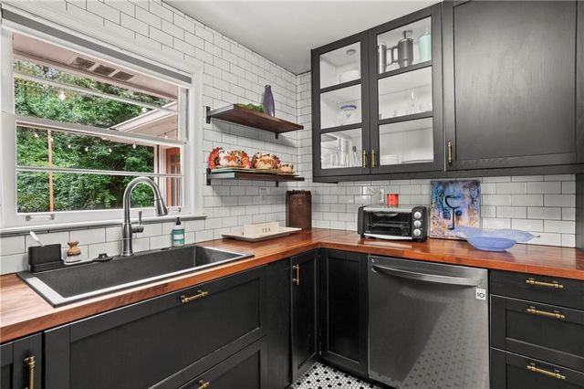 2477 Hunting Valley Drive, Decatur, GA 30033