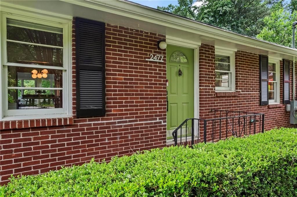 Image 2 of property listing at 2477 Hunting Valley Drive, Decatur, GA 30033