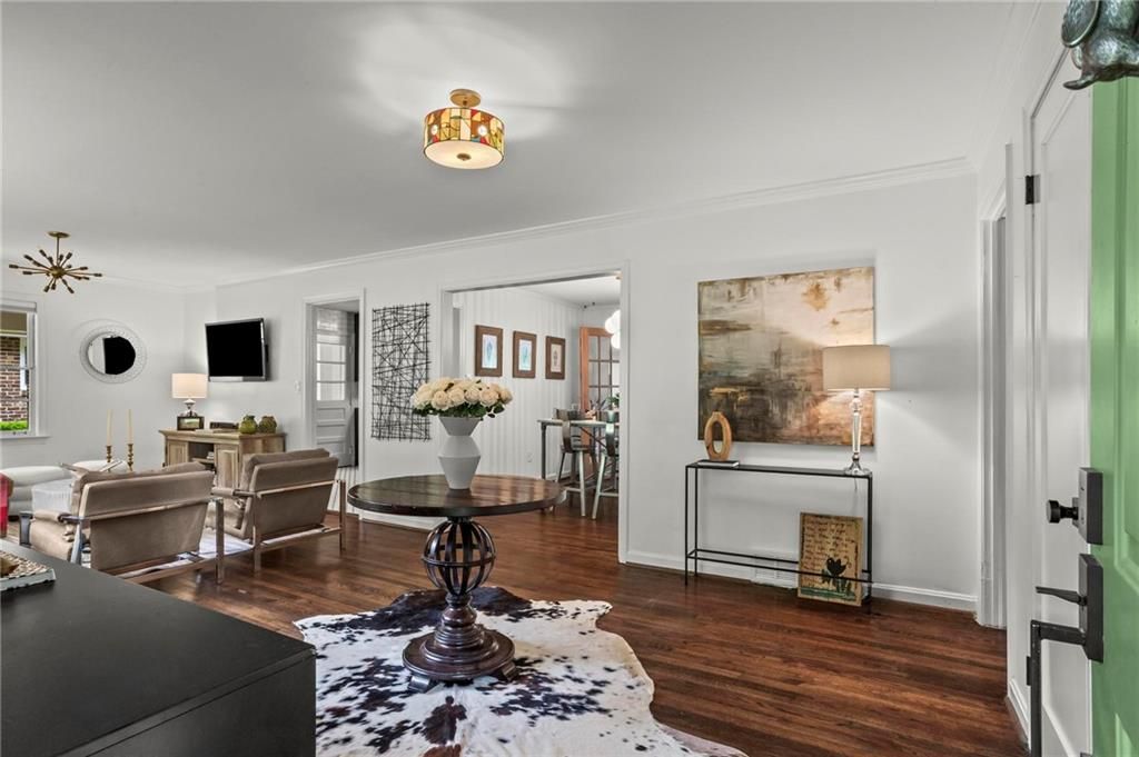 Image 3 of property listing at 2477 Hunting Valley Drive, Decatur, GA 30033