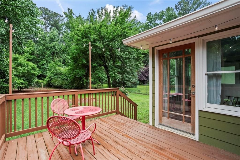Image 32 of property listing at 2477 Hunting Valley Drive, Decatur, GA 30033